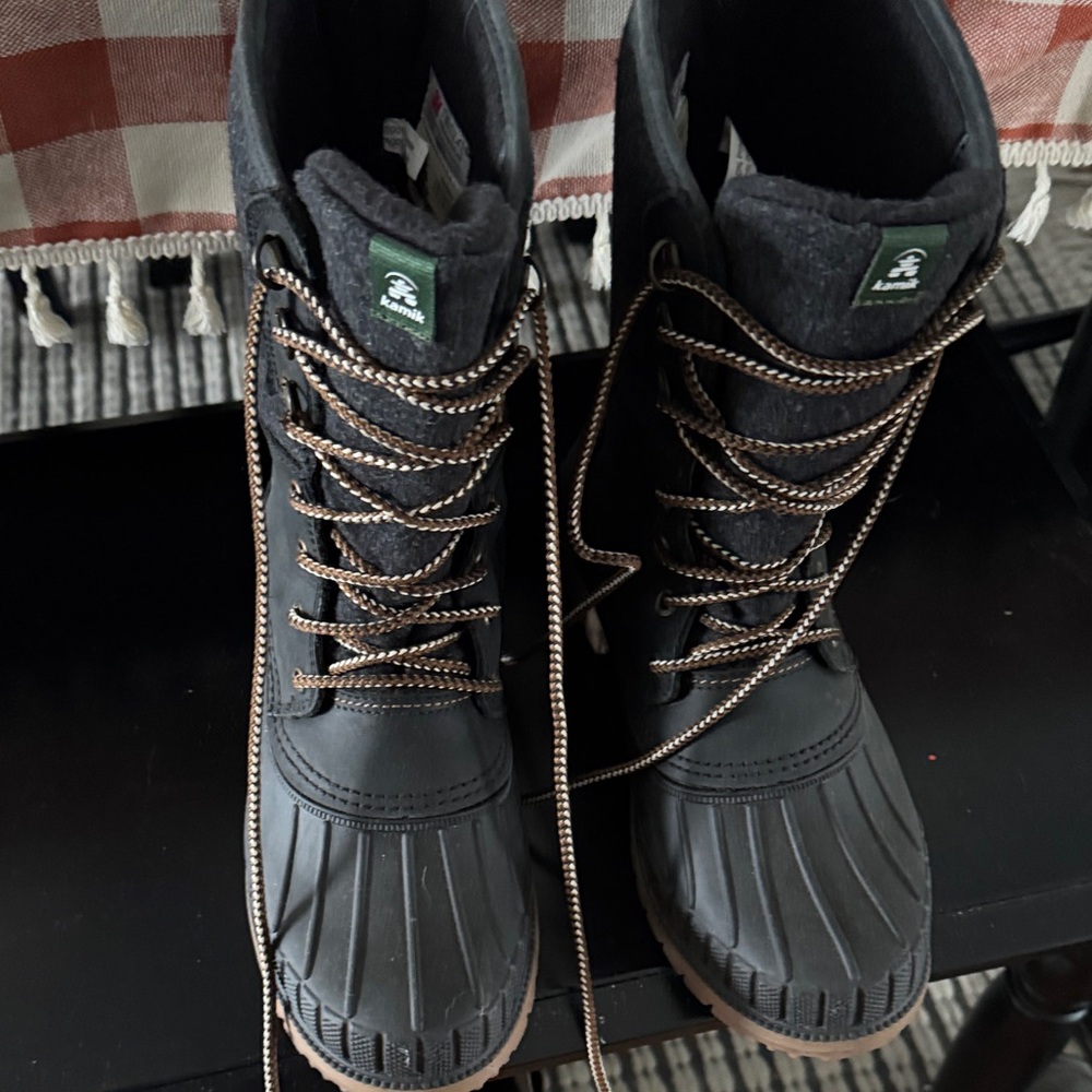 Kamik thinsulate lined boots. Women’s size 8